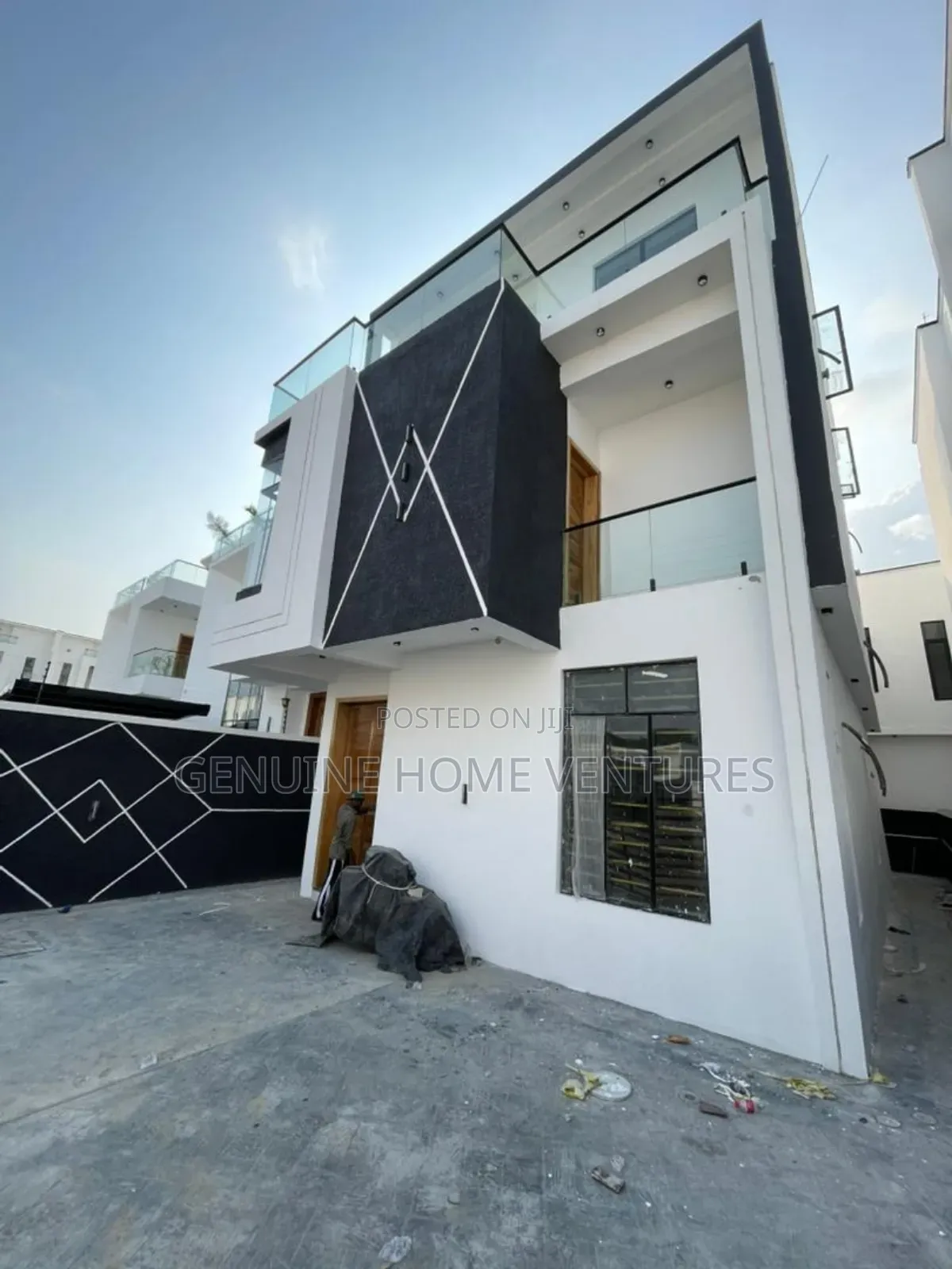 5bdrm Duplex in Chevron Lekki for sale