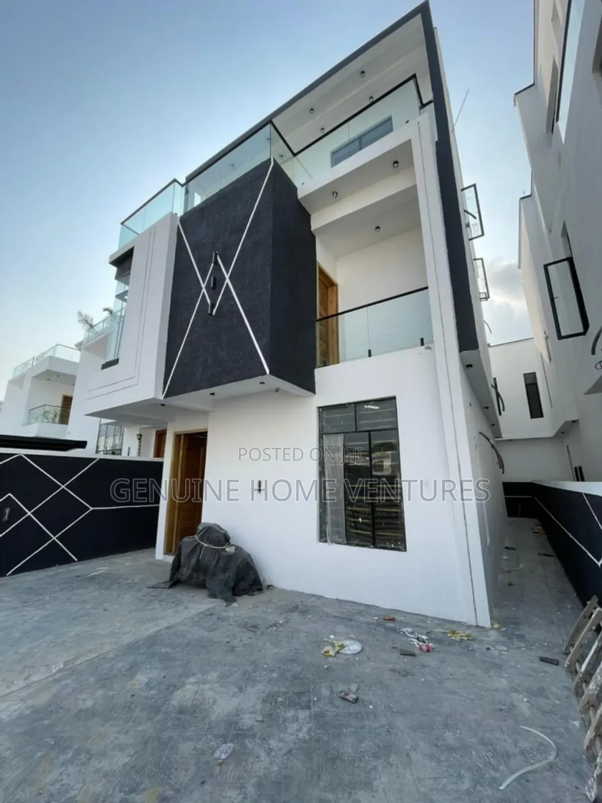 5bdrm Duplex in Chevron Lekki for sale