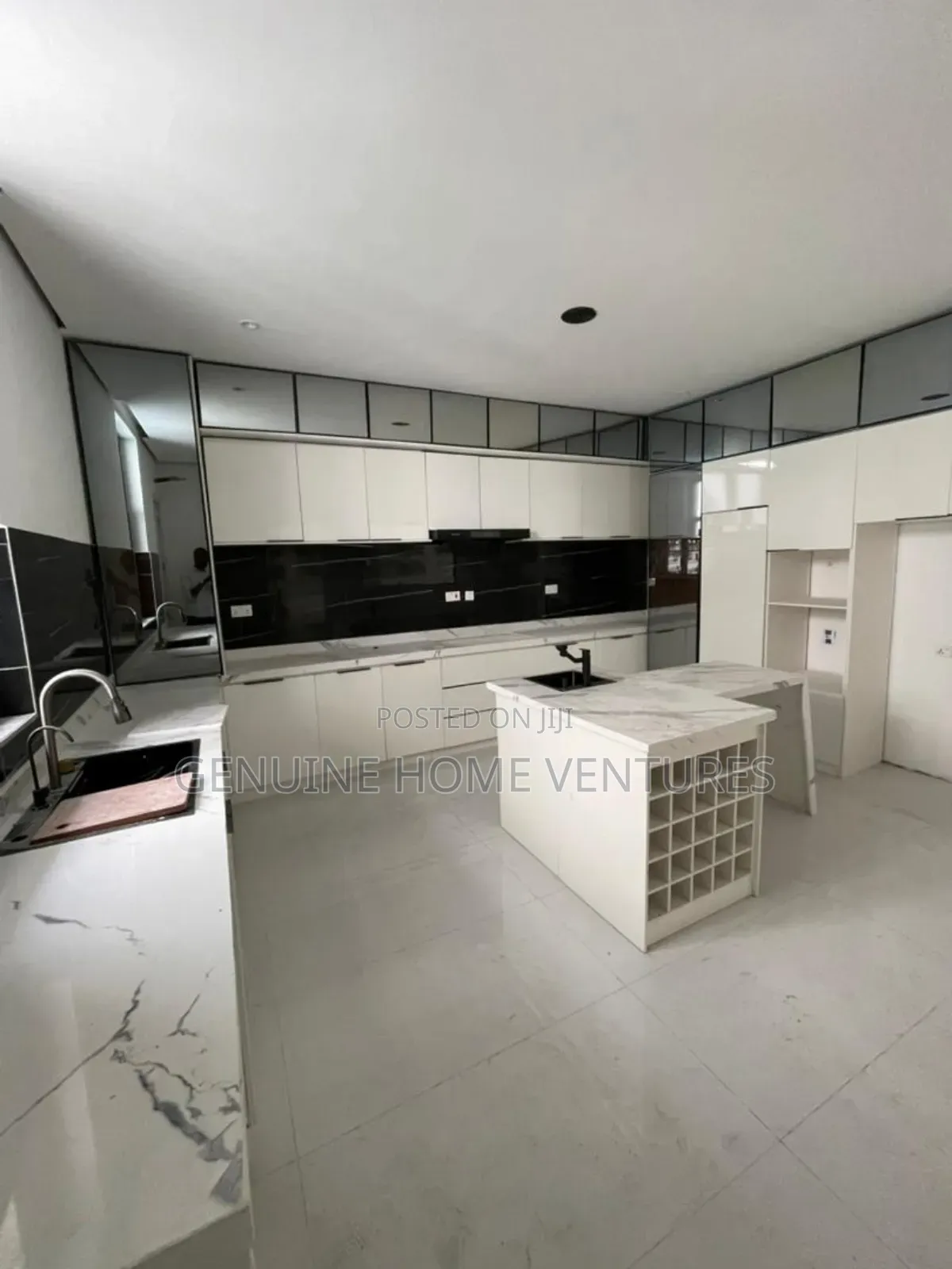 4bdrm Penthouse in Ikate for sale