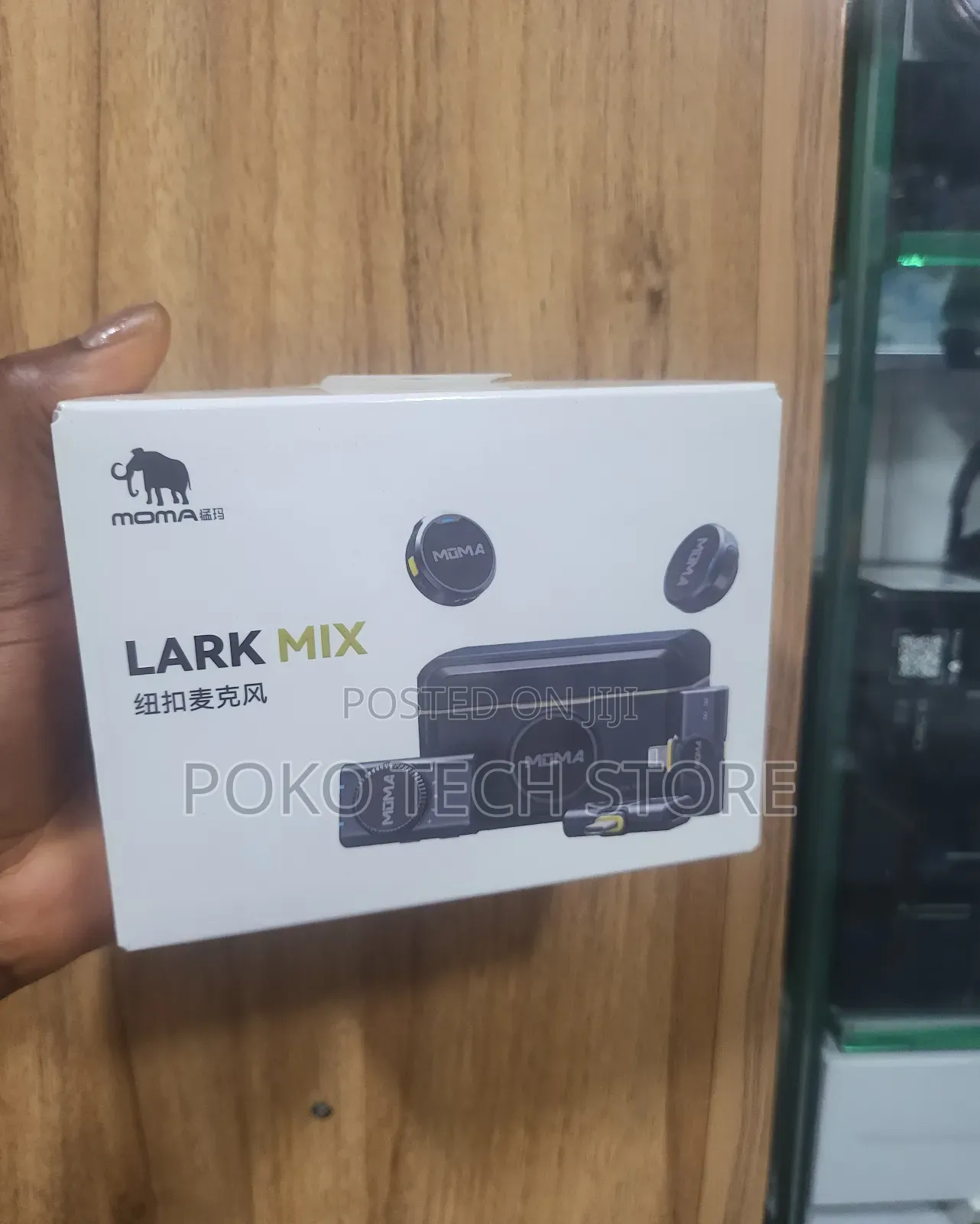 Moma Lark Mix Wireless Microphone.