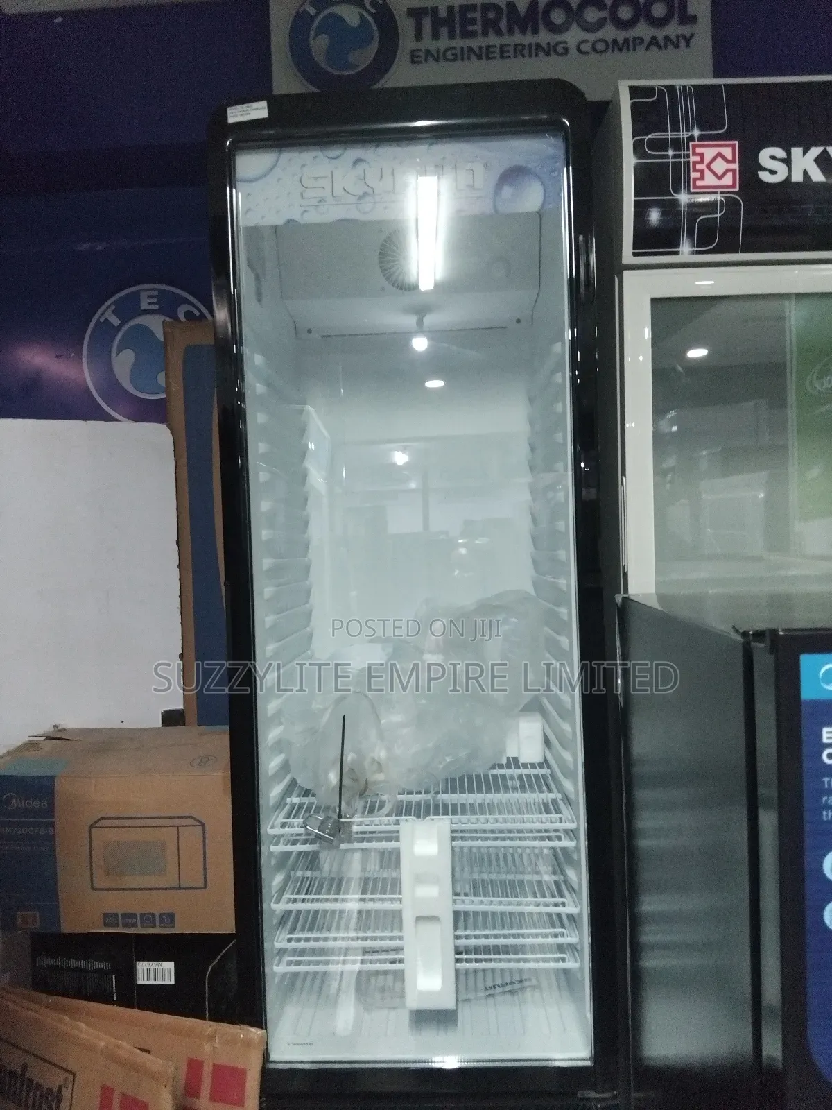 Skyrun Showcase Fridge 380 Liters