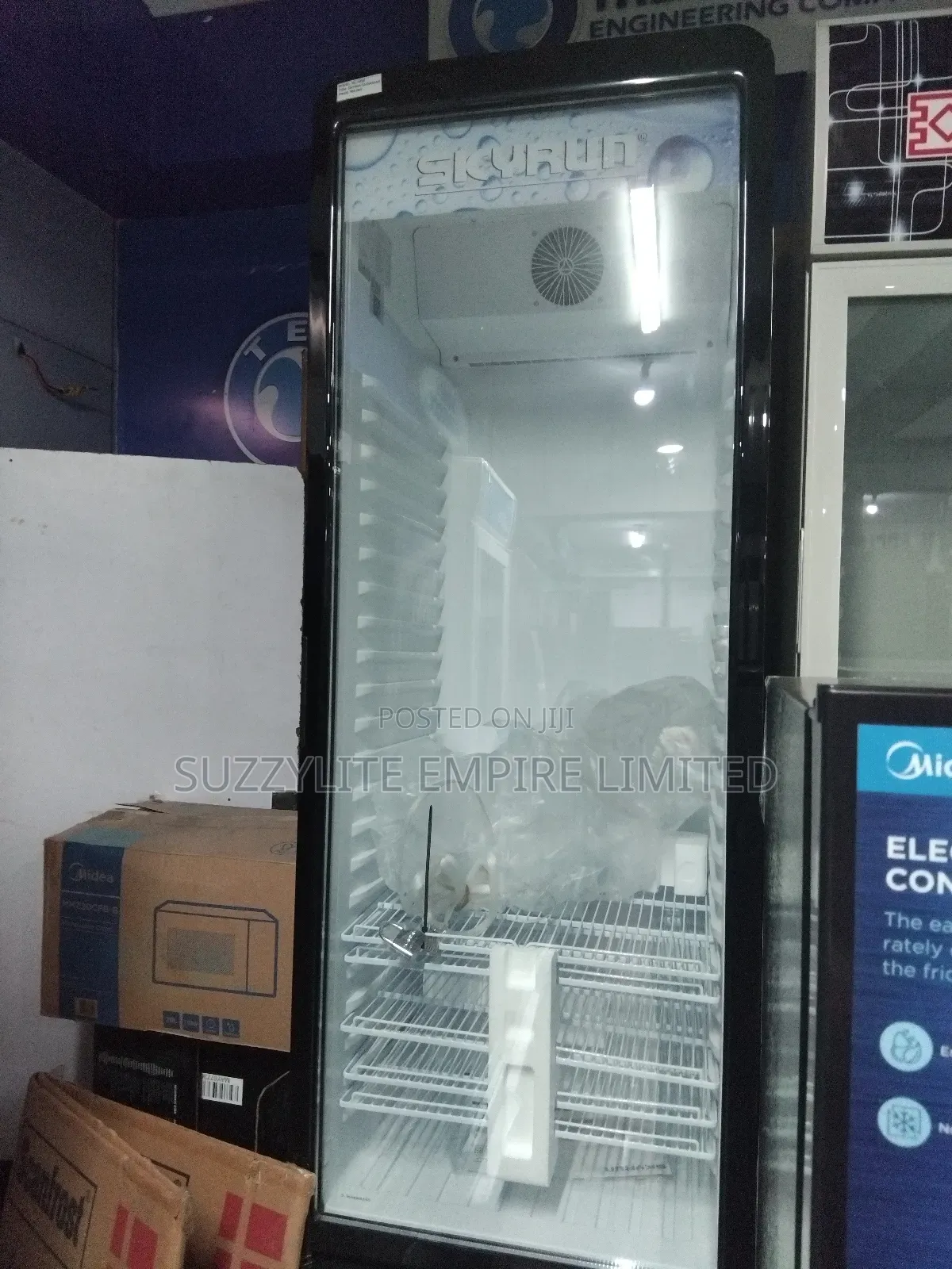 Skyrun Showcase Fridge 380 Liters