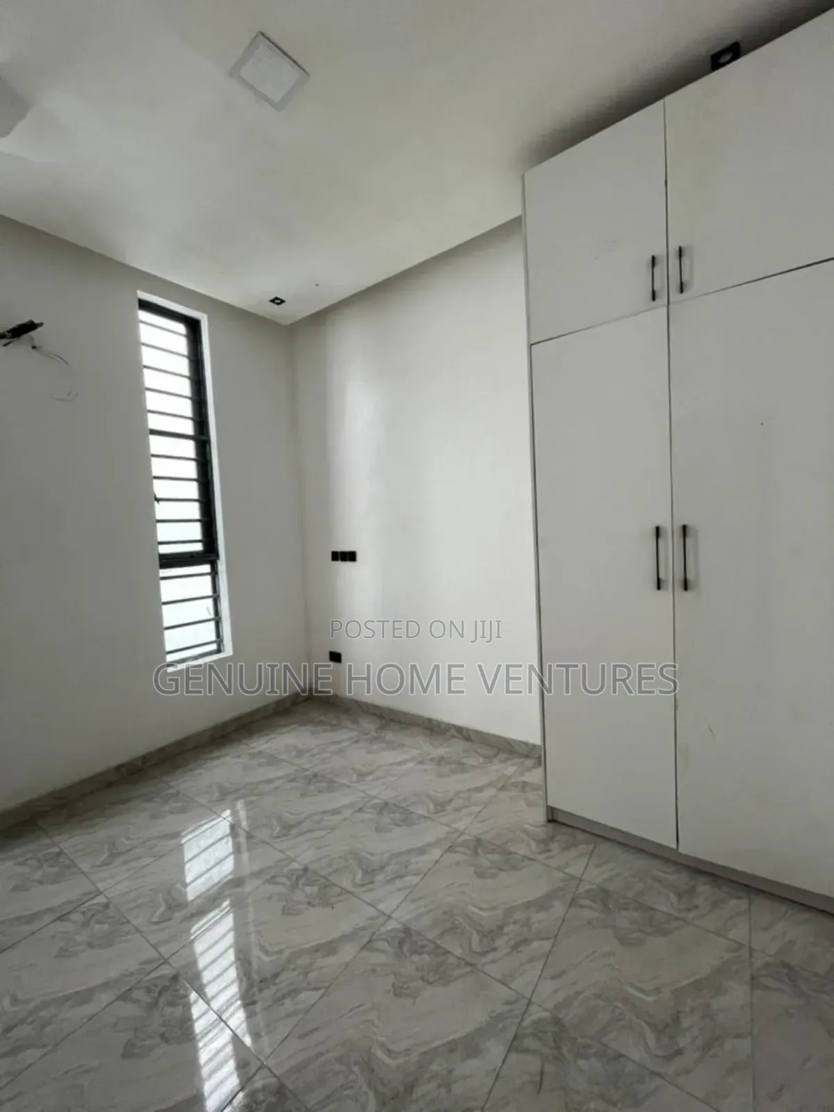 4bdrm Duplex in Chevron for sale