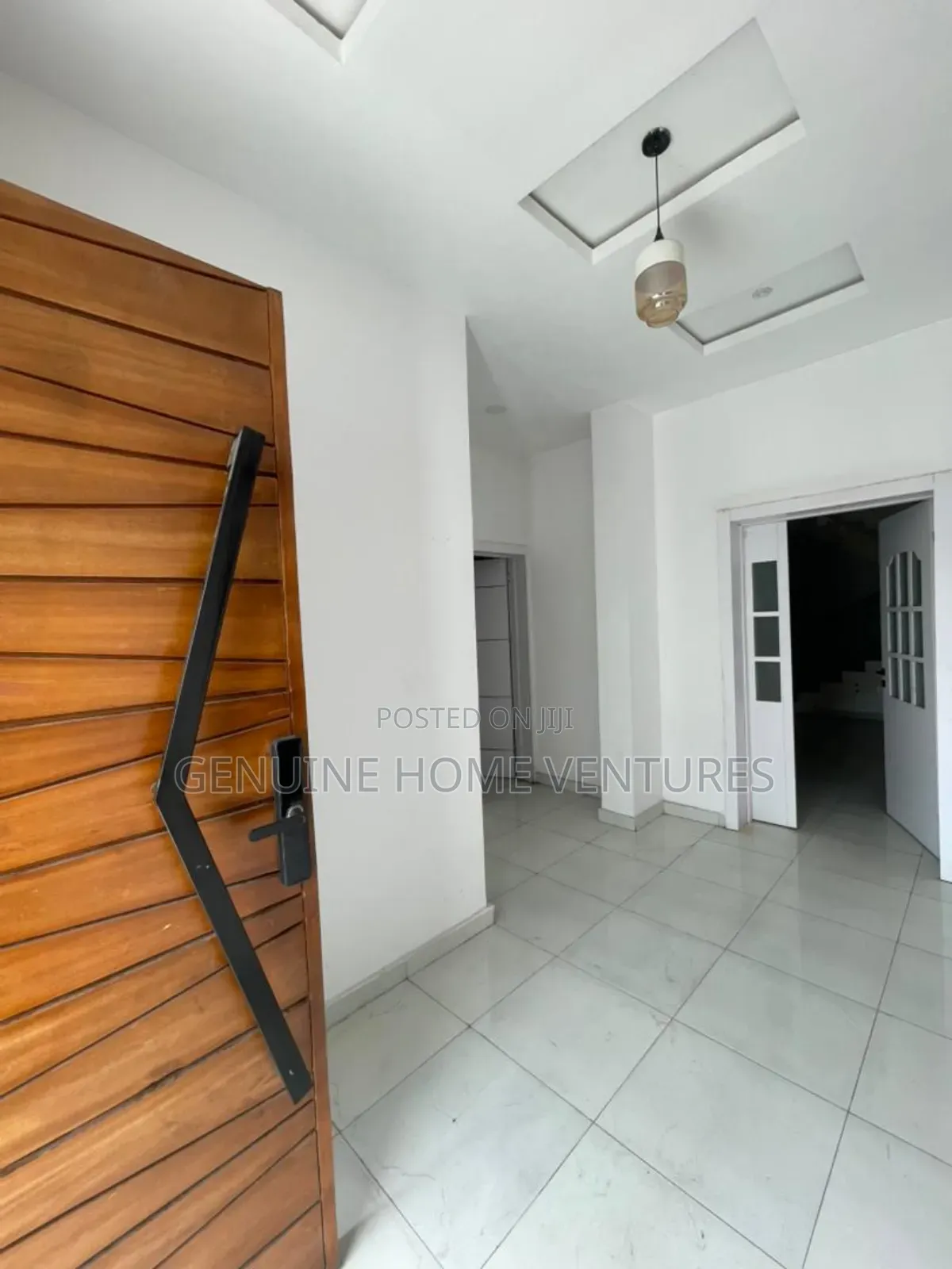 5bdrm Duplex in Chevron for sale