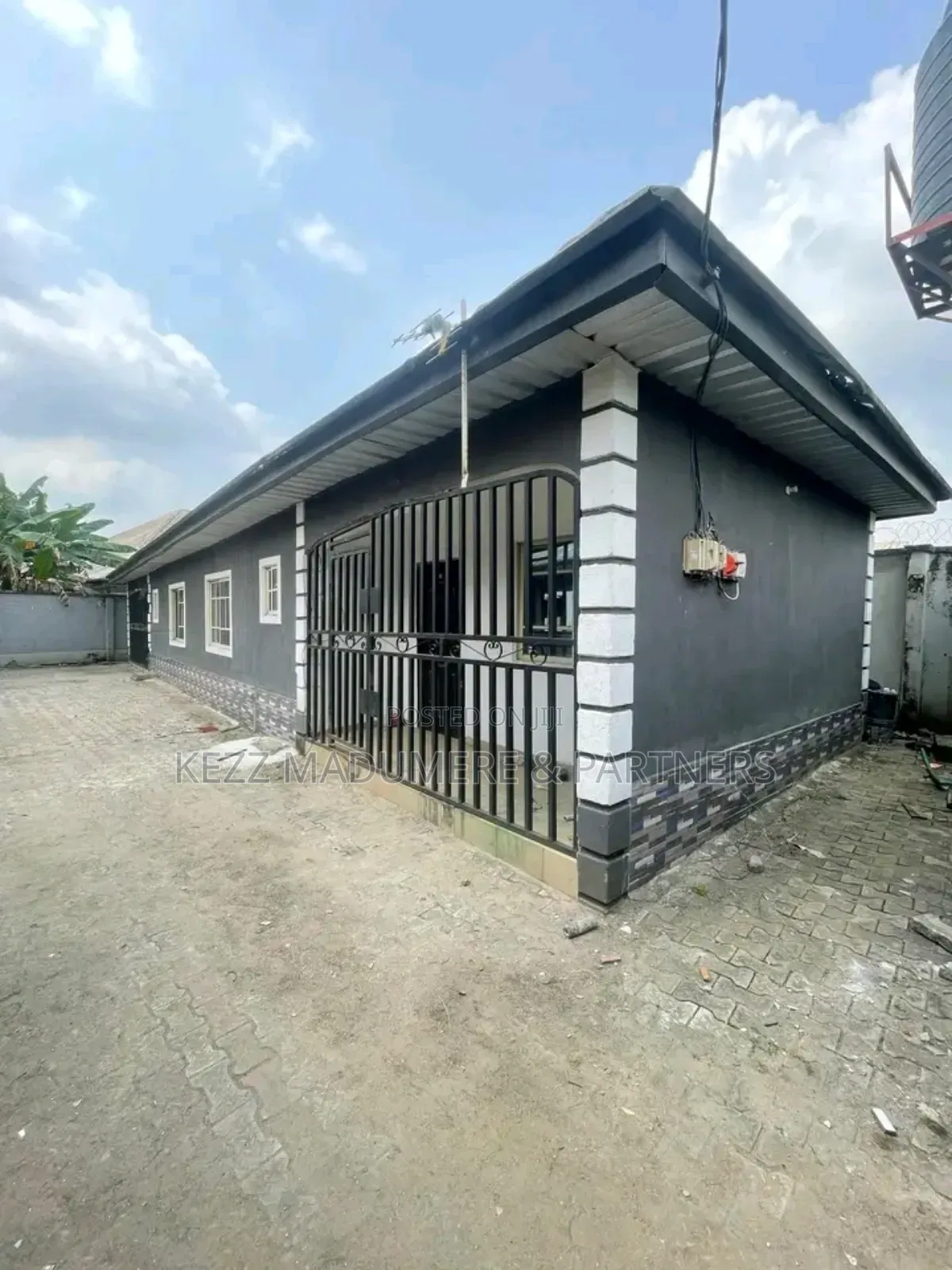 6bdrm Bungalow in Eliozu Eneka Link, Port-Harcourt for sale