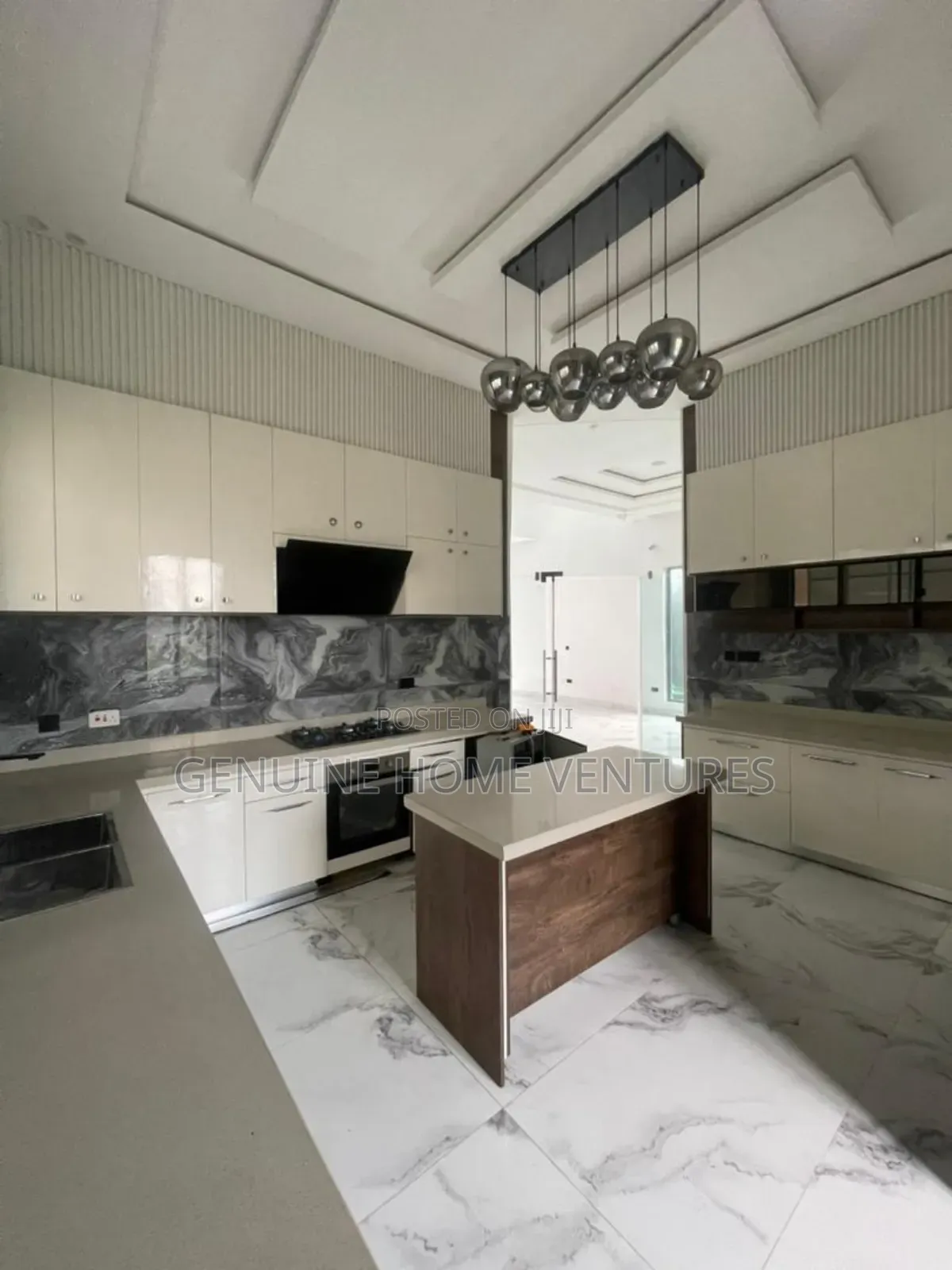 5bdrm Duplex in Osapa London for sale
