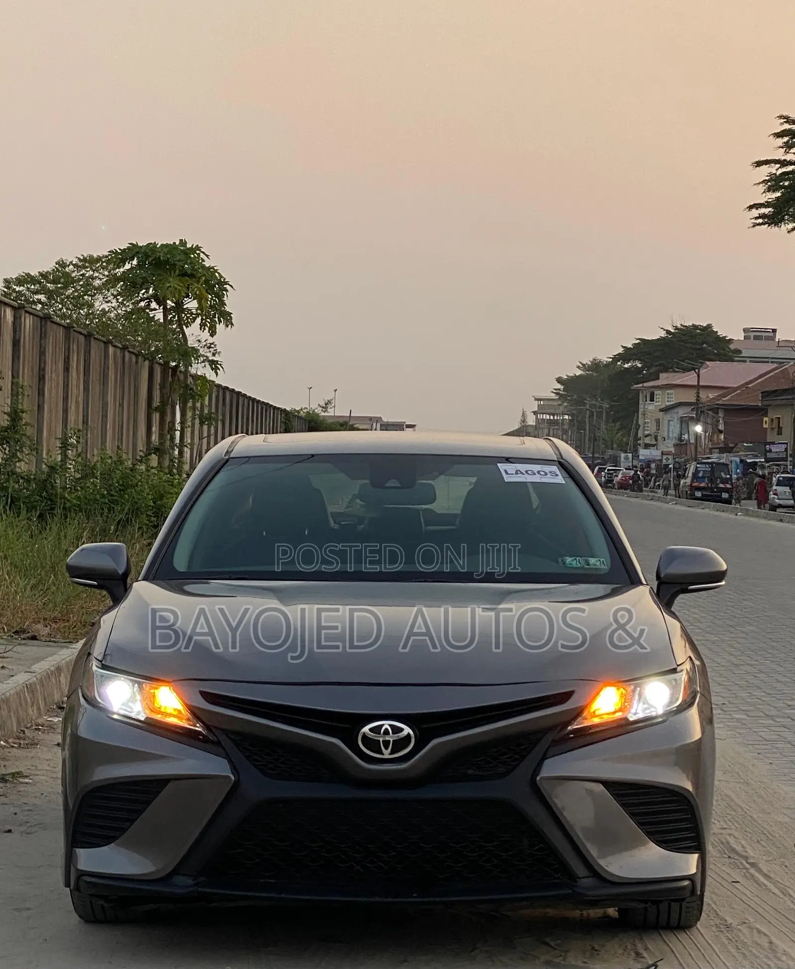 Toyota Camry SE (2.5L 4cyl 8A) 2019 Gray