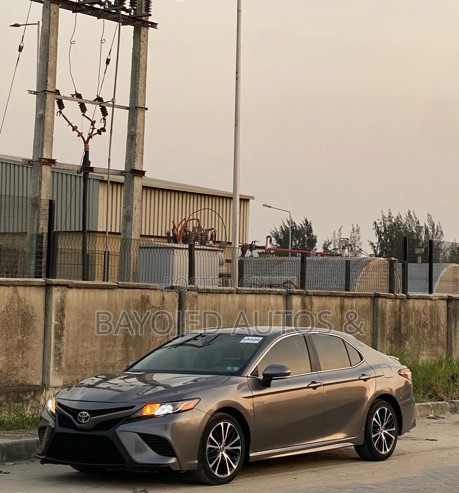 Toyota Camry SE (2.5L 4cyl 8A) 2019 Gray