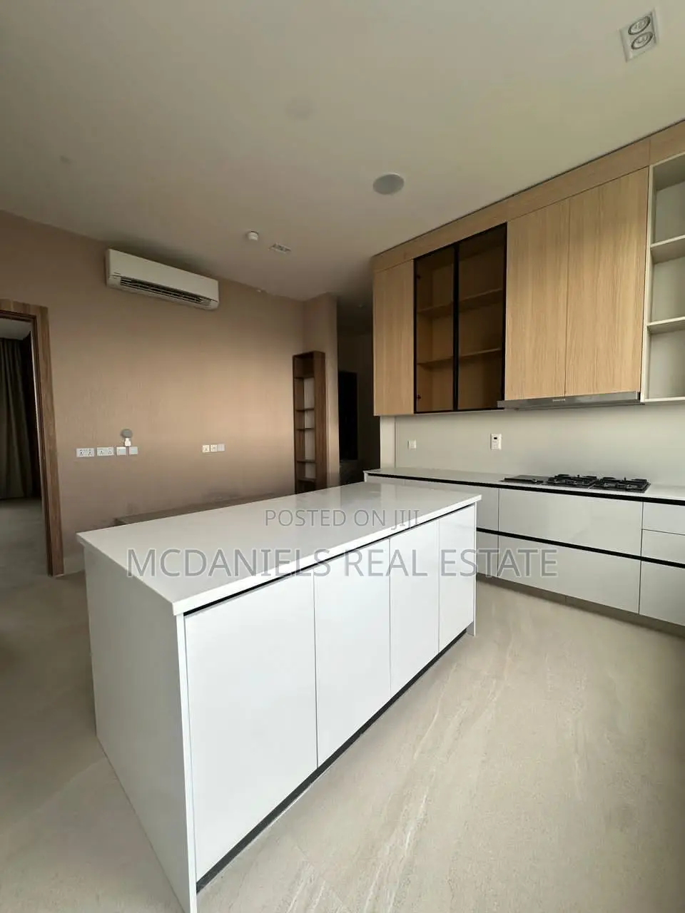 Furnished 3bdrm Apartment in Banana Island for sale