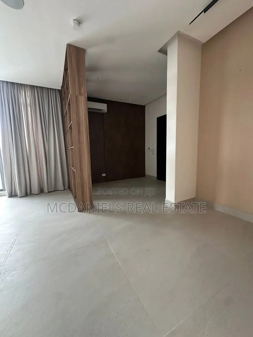 Furnished 3bdrm Apartment in Banana Island for sale