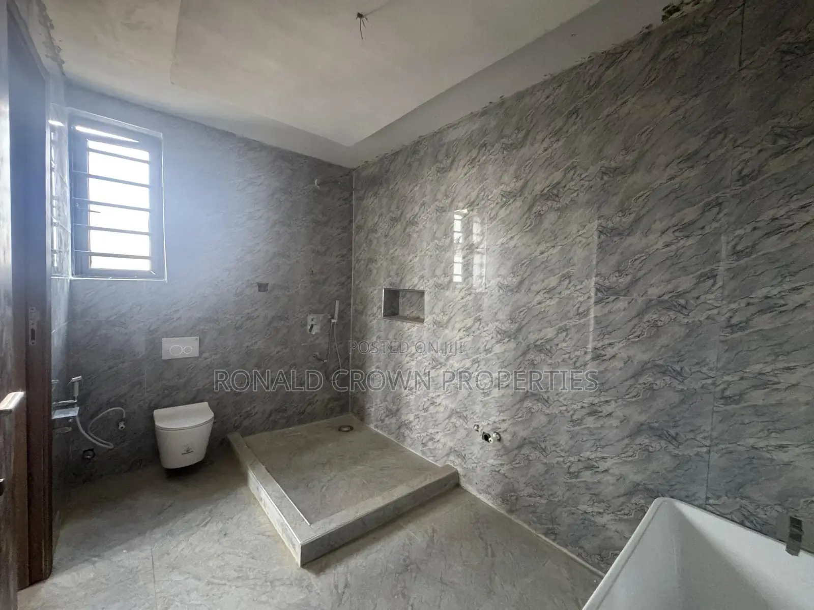 4bdrm Duplex in Ogba for sale