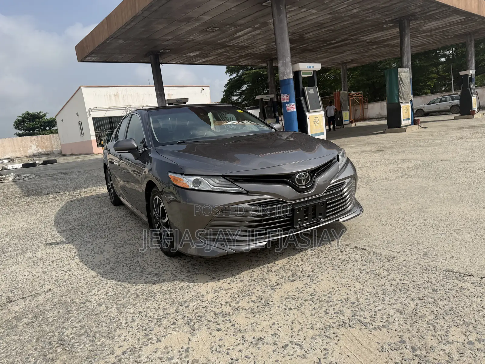 Toyota Camry XLE FWD (2.5L 4cyl 8AM) 2018 Gray