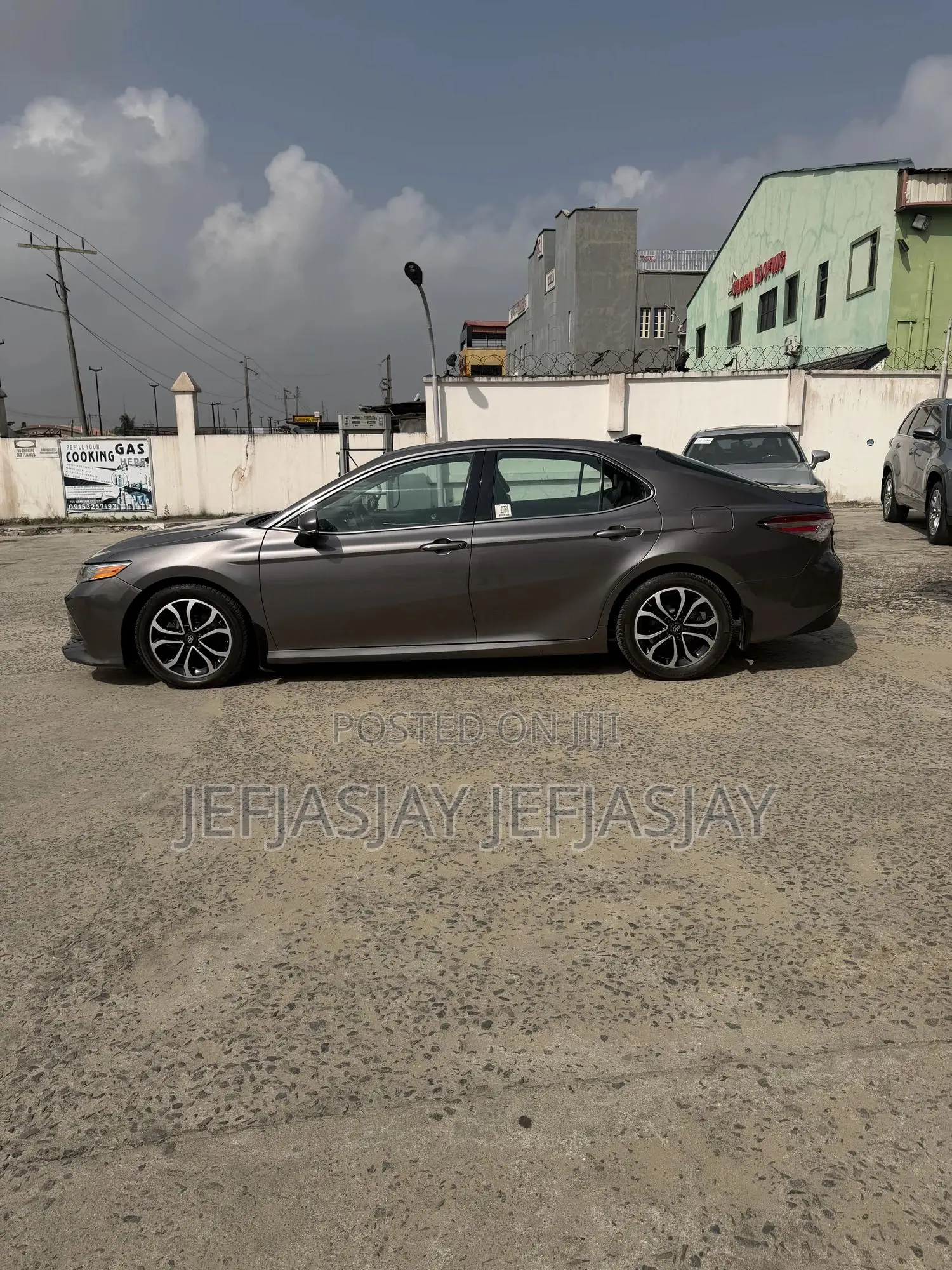 Toyota Camry XLE FWD (2.5L 4cyl 8AM) 2018 Gray
