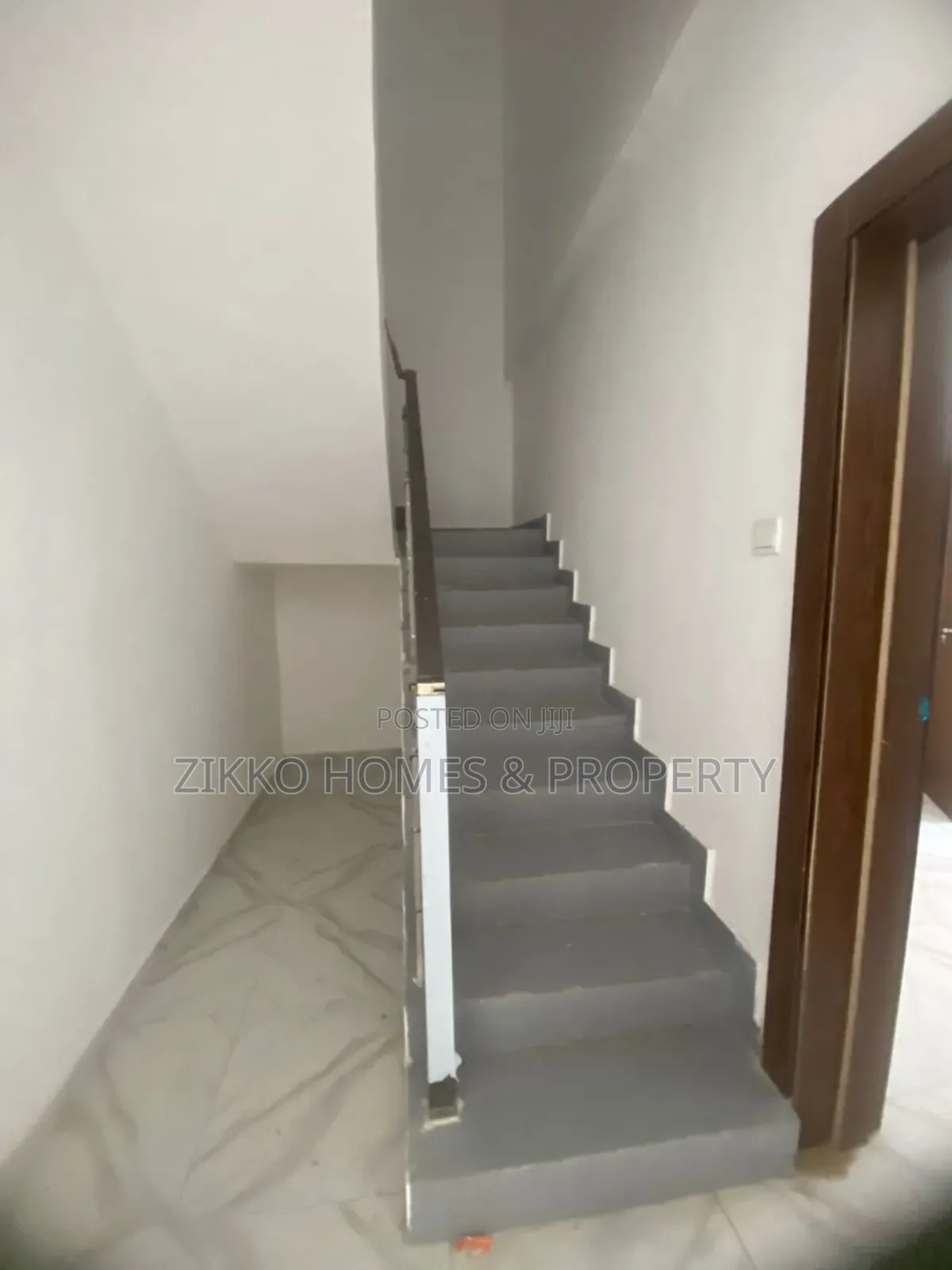 4bdrm Townhouse/Terrace in Ikota Gra, Lekki for sale