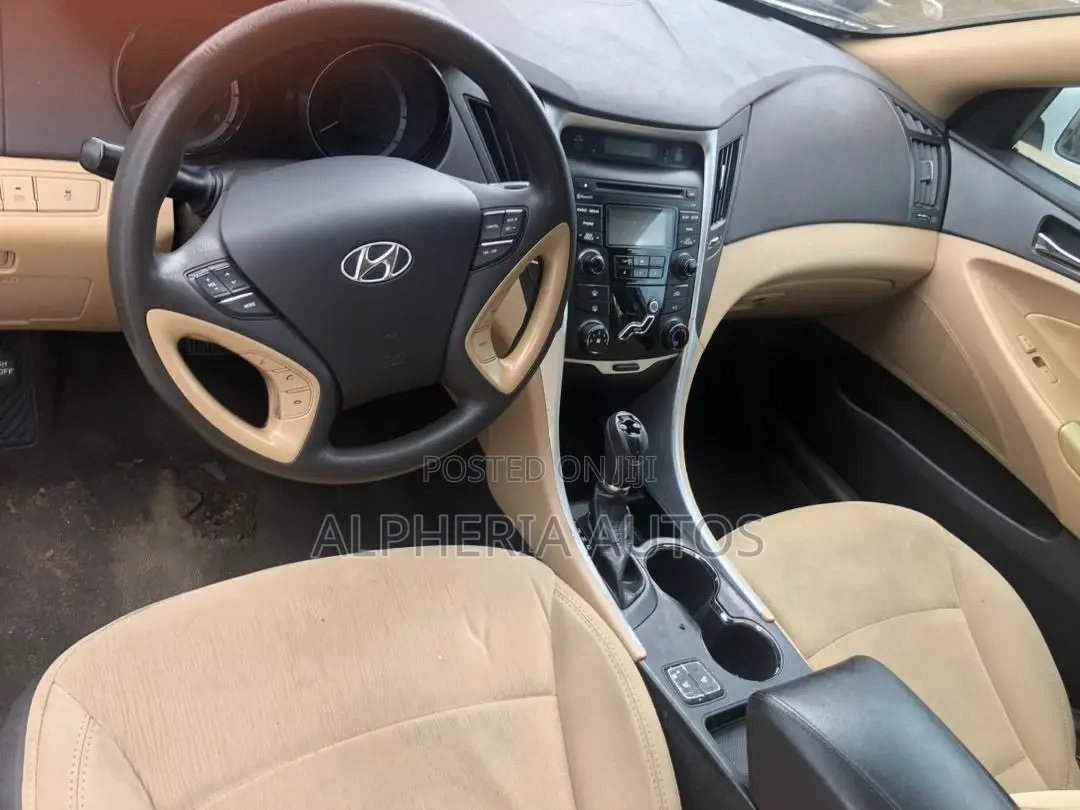 Hyundai Sonata SE 2.0T Sedan FWD (2.0L 4cyl 6A) 2013 White