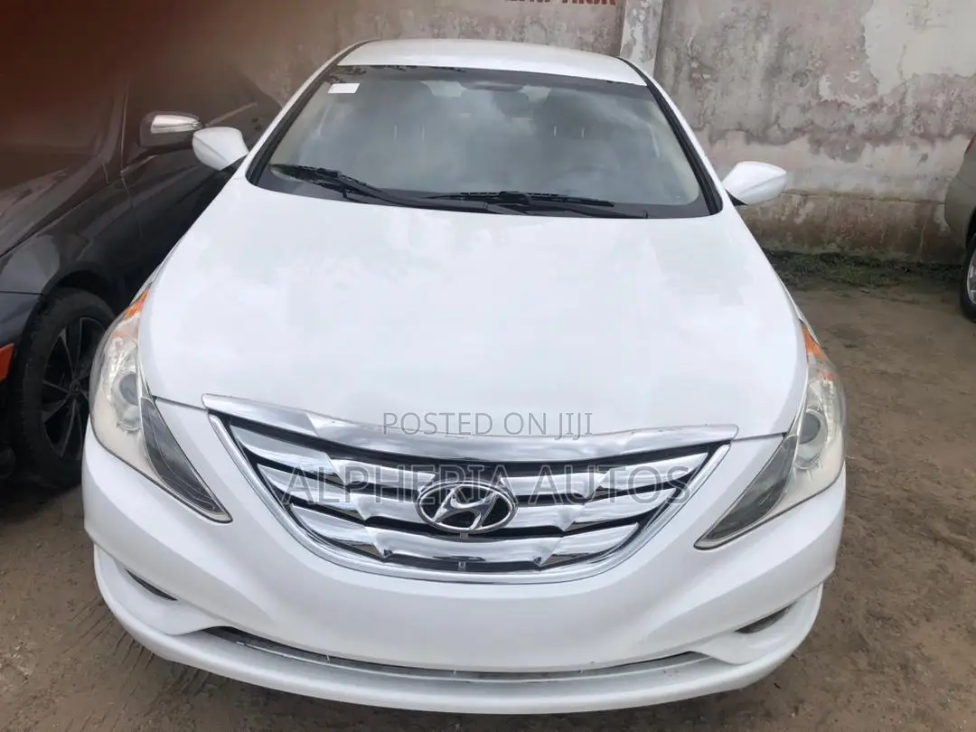 Hyundai Sonata SE 2.0T Sedan FWD (2.0L 4cyl 6A) 2013 White