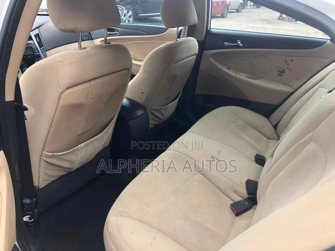 Hyundai Sonata SE 2.0T Sedan FWD (2.0L 4cyl 6A) 2013 White