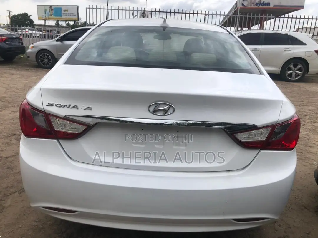 Hyundai Sonata SE 2.0T Sedan FWD (2.0L 4cyl 6A) 2013 White