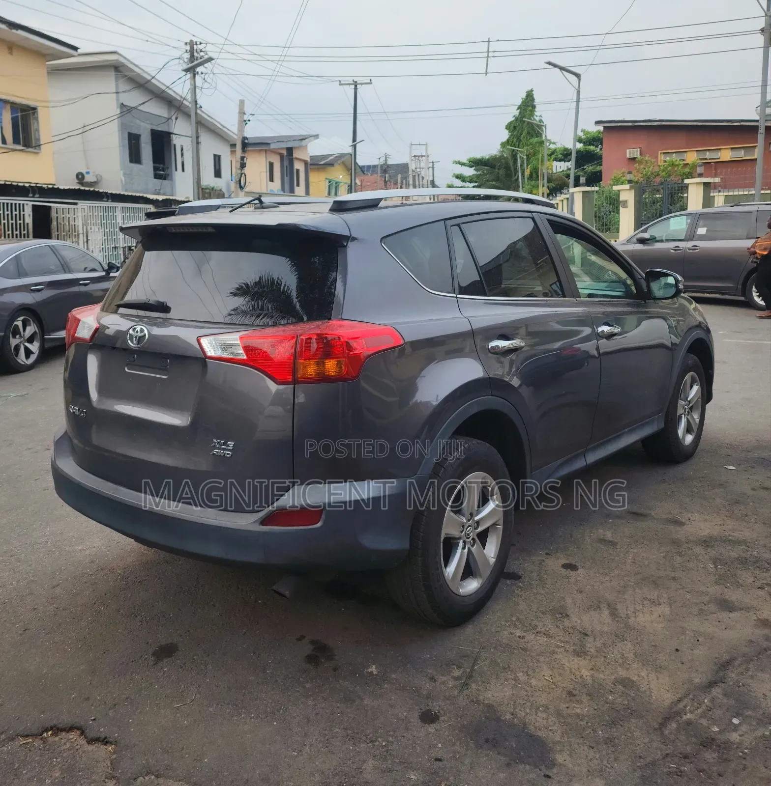 Toyota RAV4 XLE 4dr SUV AWD (2.5L 4cyl 6A) 2015 Gray