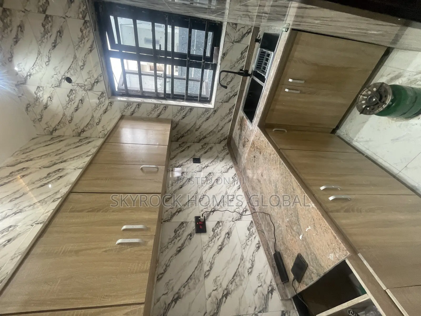 Mini Flat in Greenland Estate Off for rent