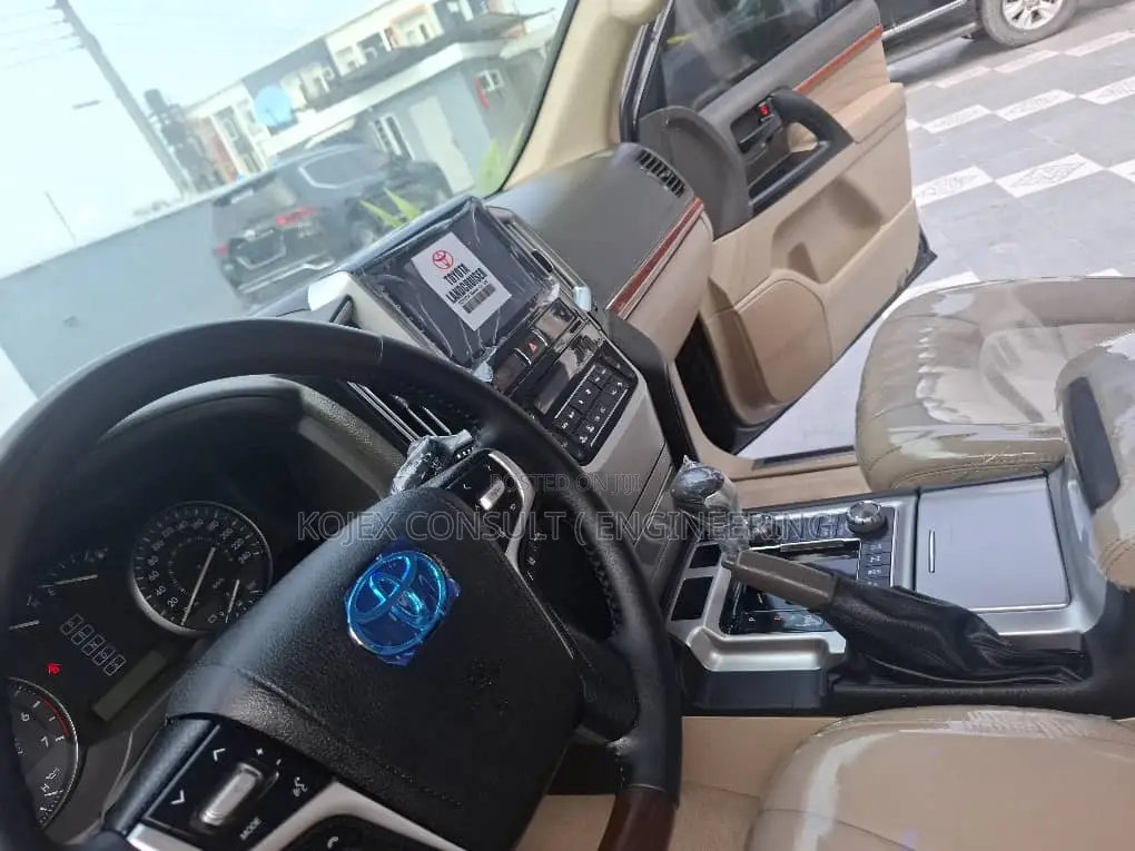 Toyota Land Cruiser 4.0 V6 GXR 2018 Black
