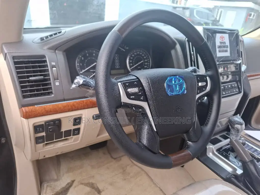 Toyota Land Cruiser 4.0 V6 GXR 2018 Black