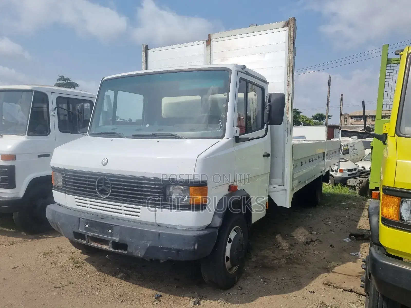 Mercedes-Benz 709 Truck (Italy) 20 Feet