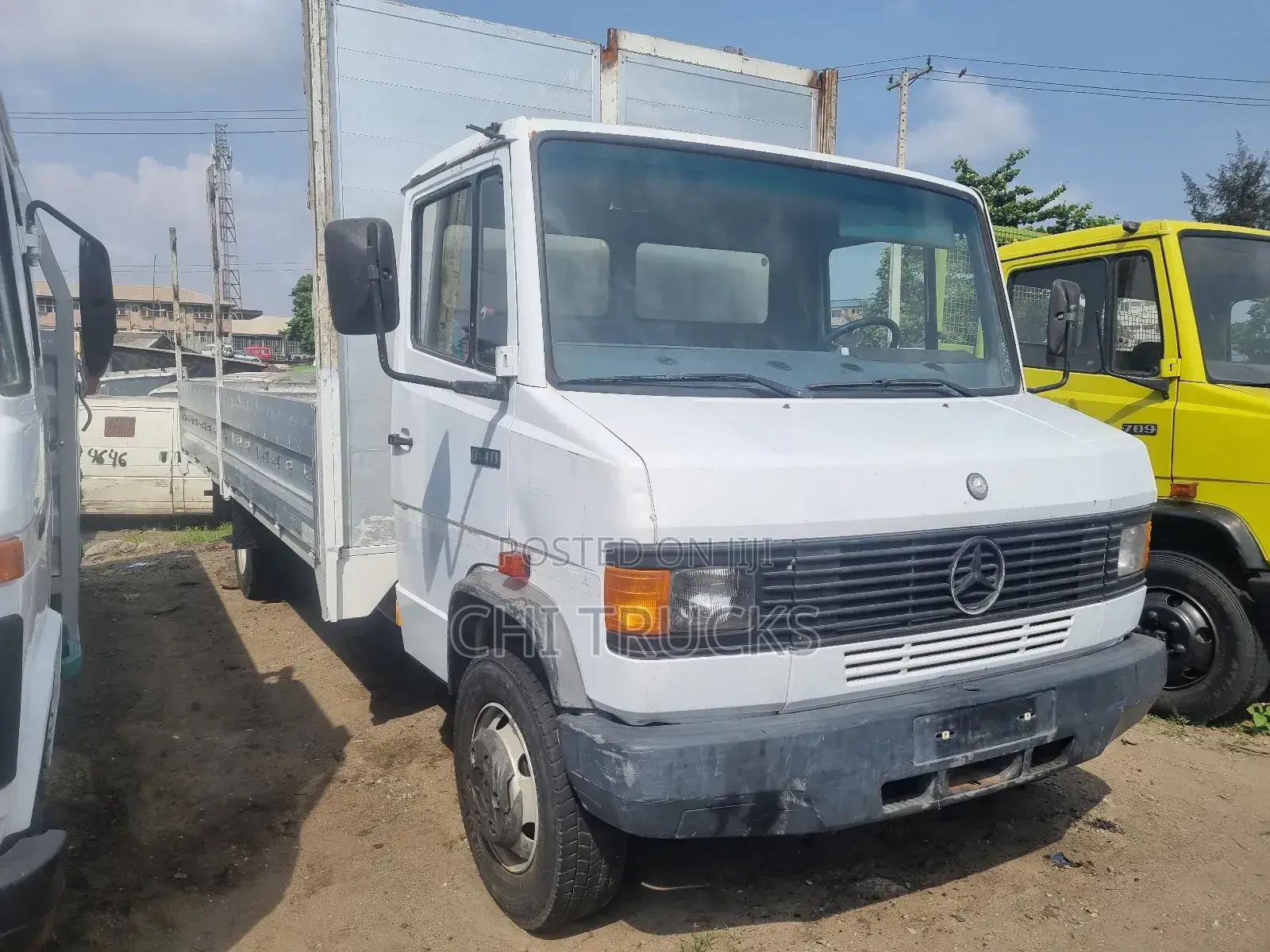 Mercedes-Benz 709 Truck (Italy) 20 Feet