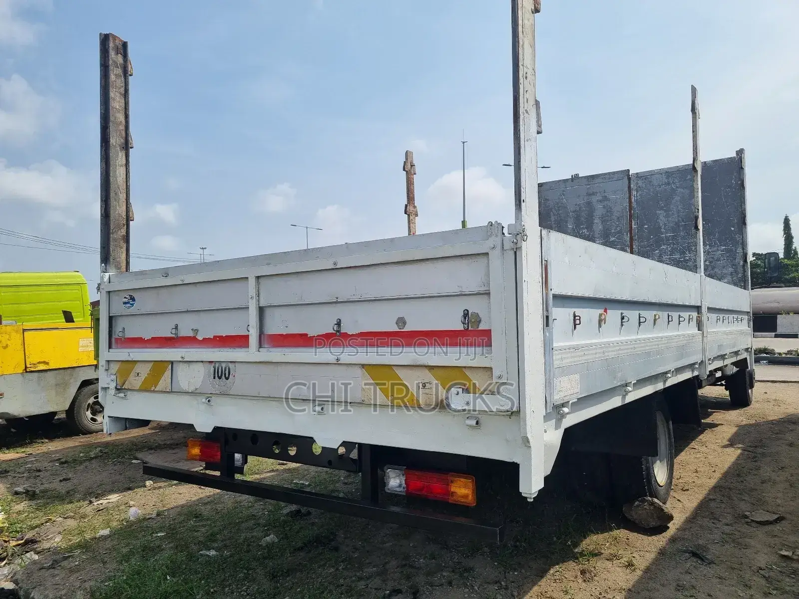 Mercedes-Benz 709 Truck (Italy) 20 Feet