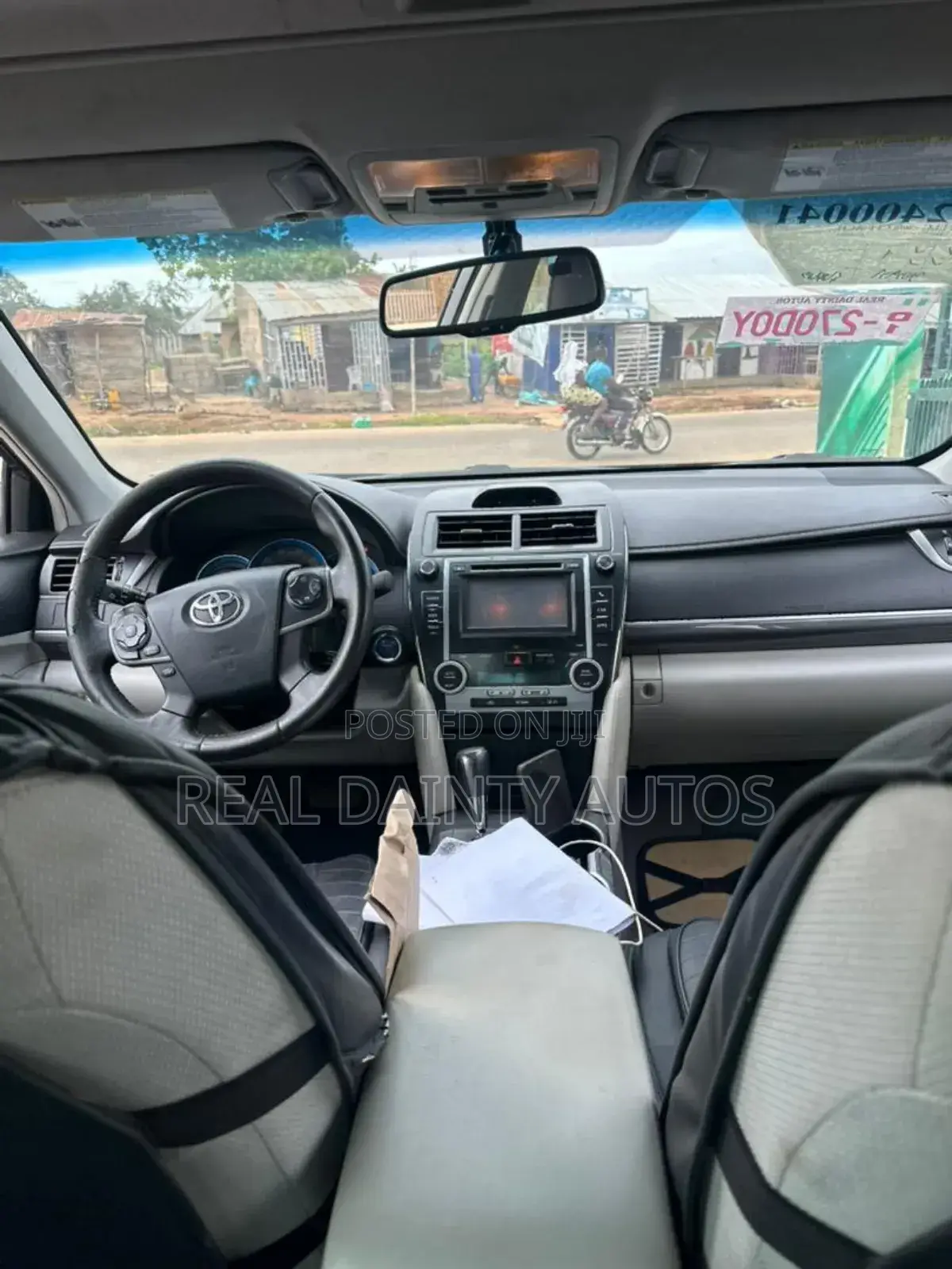 Toyota Camry XLE 4dr Sedan (2.5L 4cyl 6A) 2013 Beige