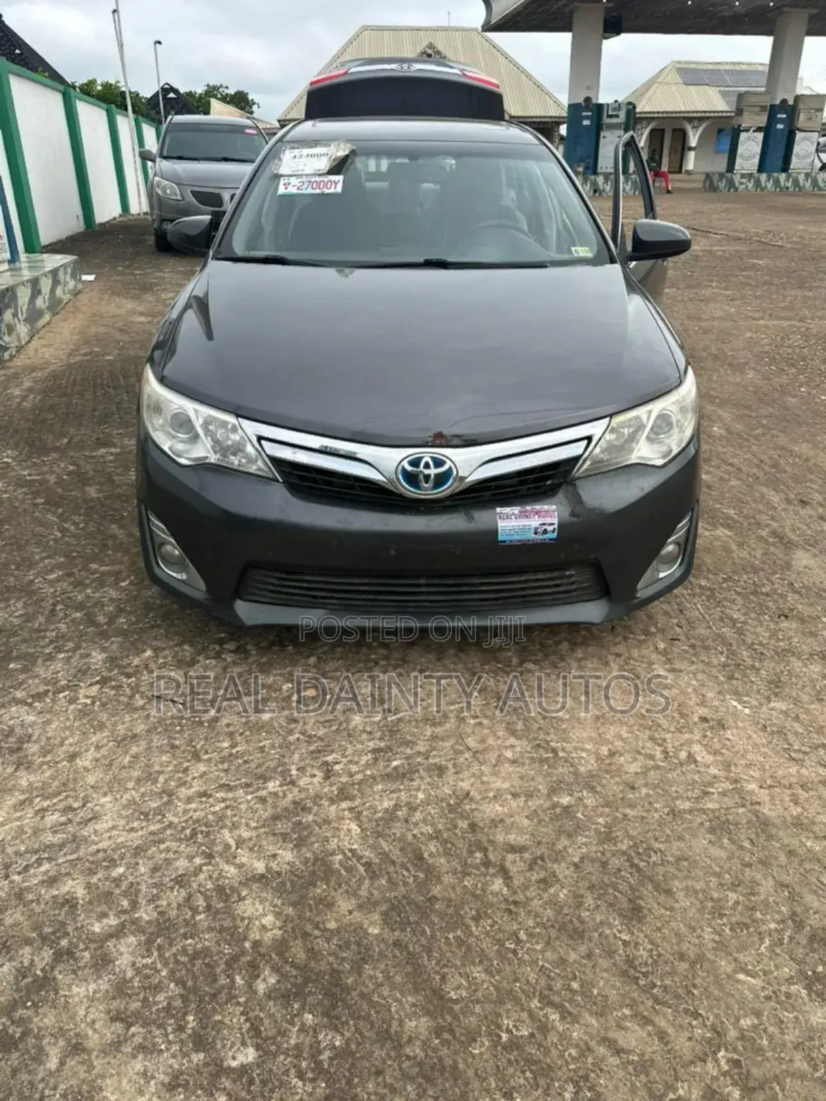 Toyota Camry XLE 4dr Sedan (2.5L 4cyl 6A) 2013 Beige