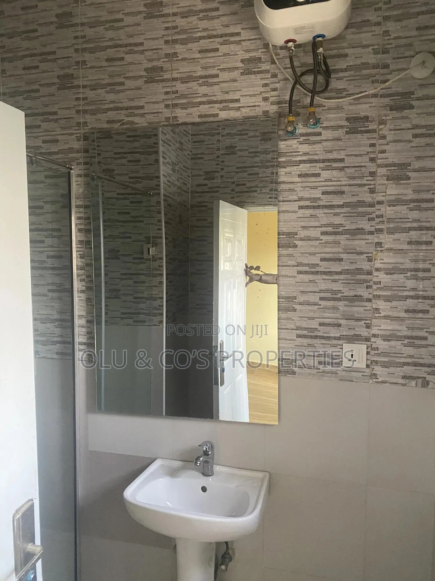 Furnished 3bdrm Townhouse / Terrace in Peachville Estate, Jabi for rent