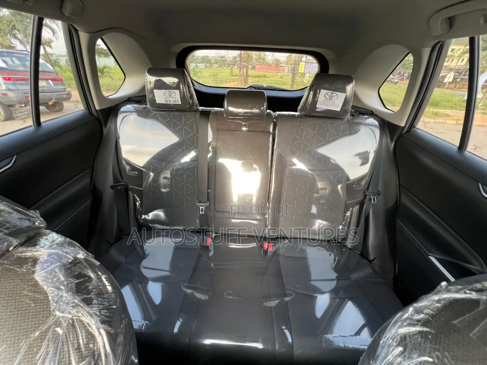 Toyota RAV4 XLE 2021 Gray