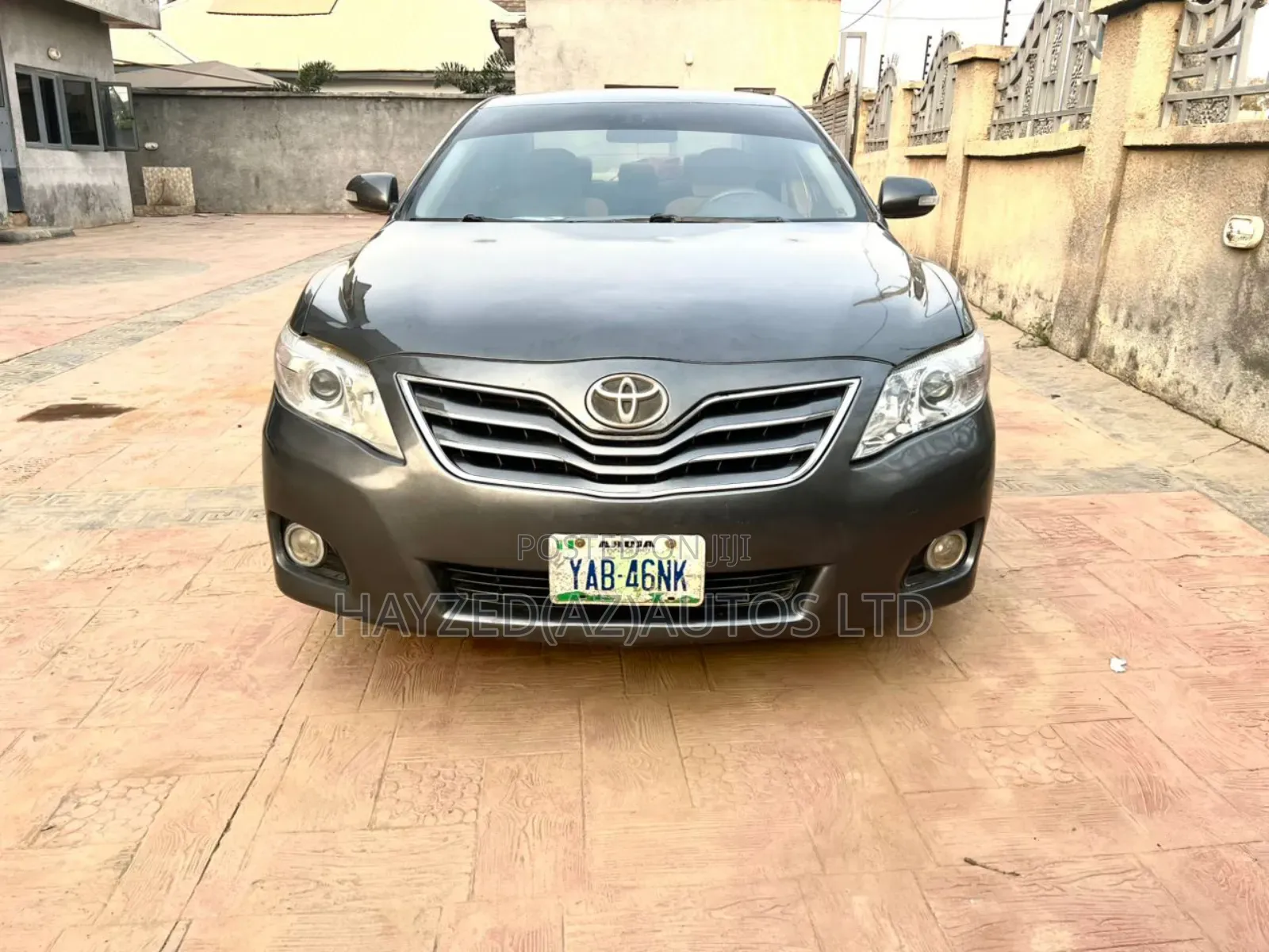 Toyota Camry LE 4dr Sedan (2.5L 4cyl 6AM) 2010 Gray