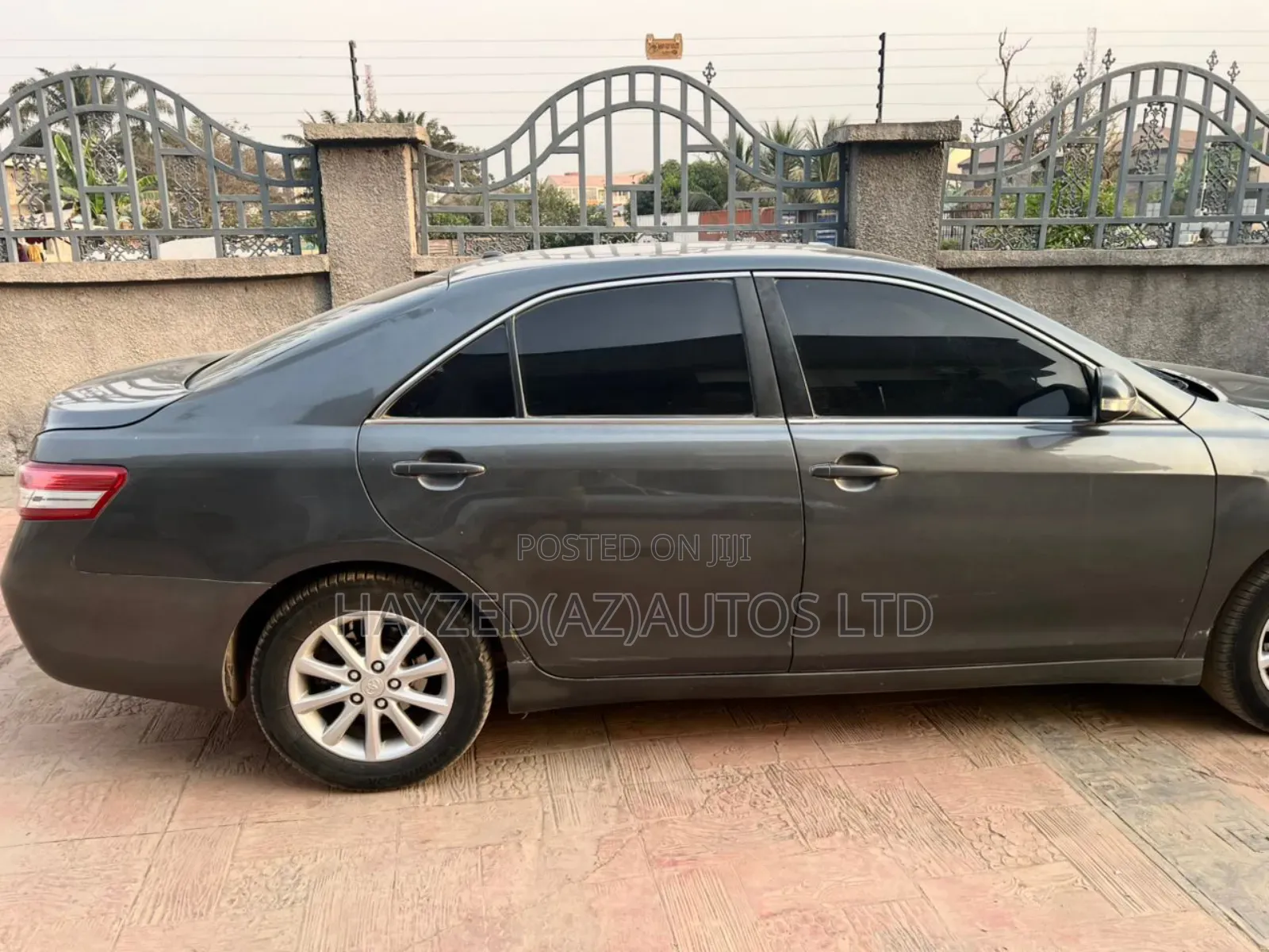 Toyota Camry LE 4dr Sedan (2.5L 4cyl 6AM) 2010 Gray