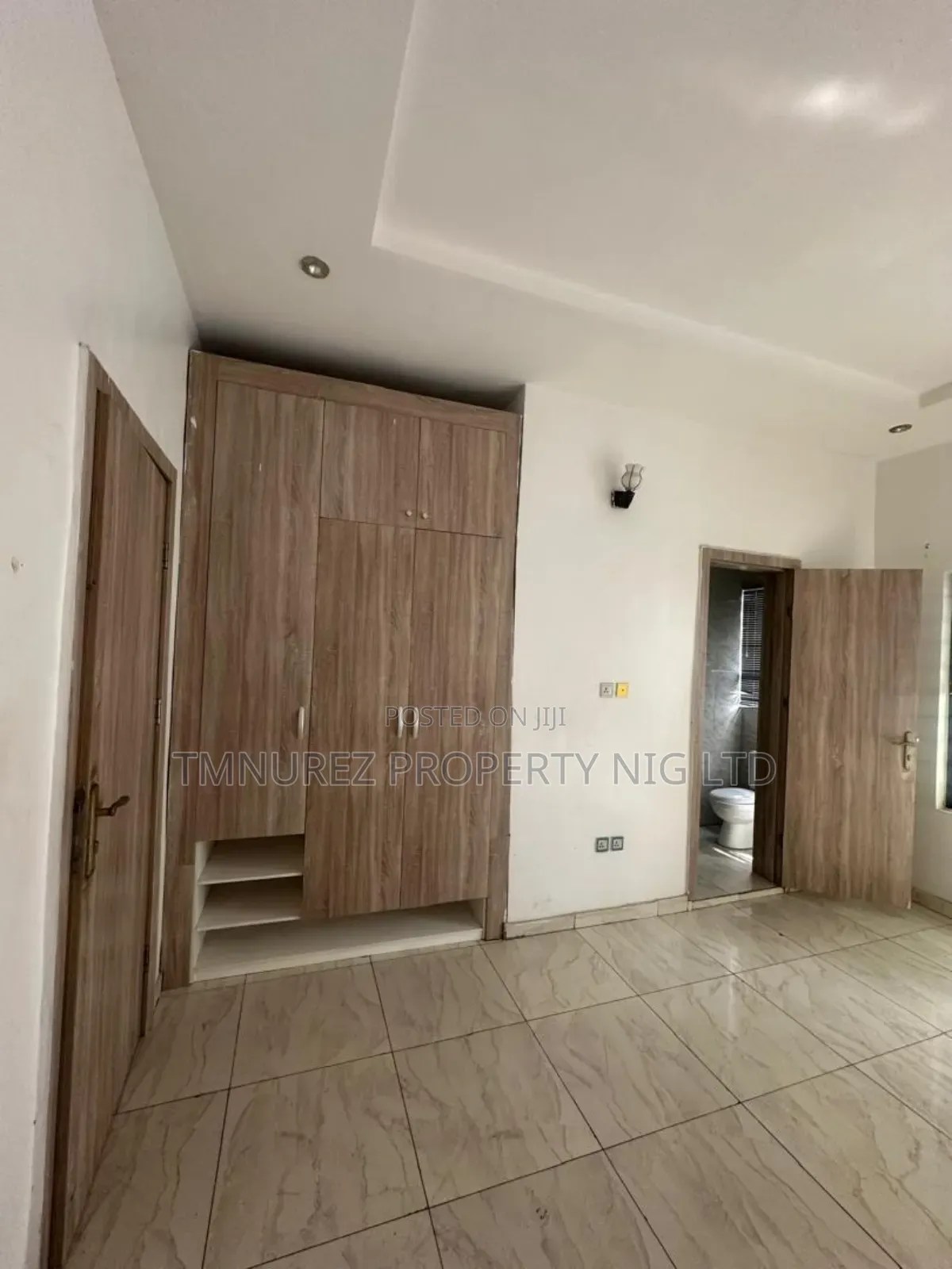 Studio Apartment in Orchil Droad, Chevron for rent