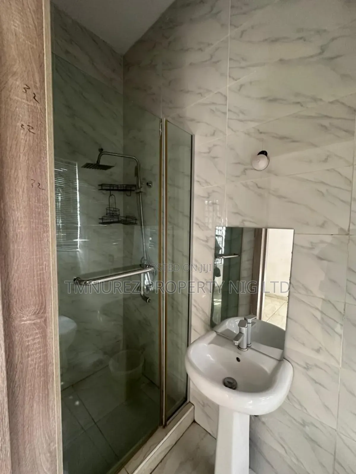 Studio Apartment in Orchil Droad, Chevron for rent