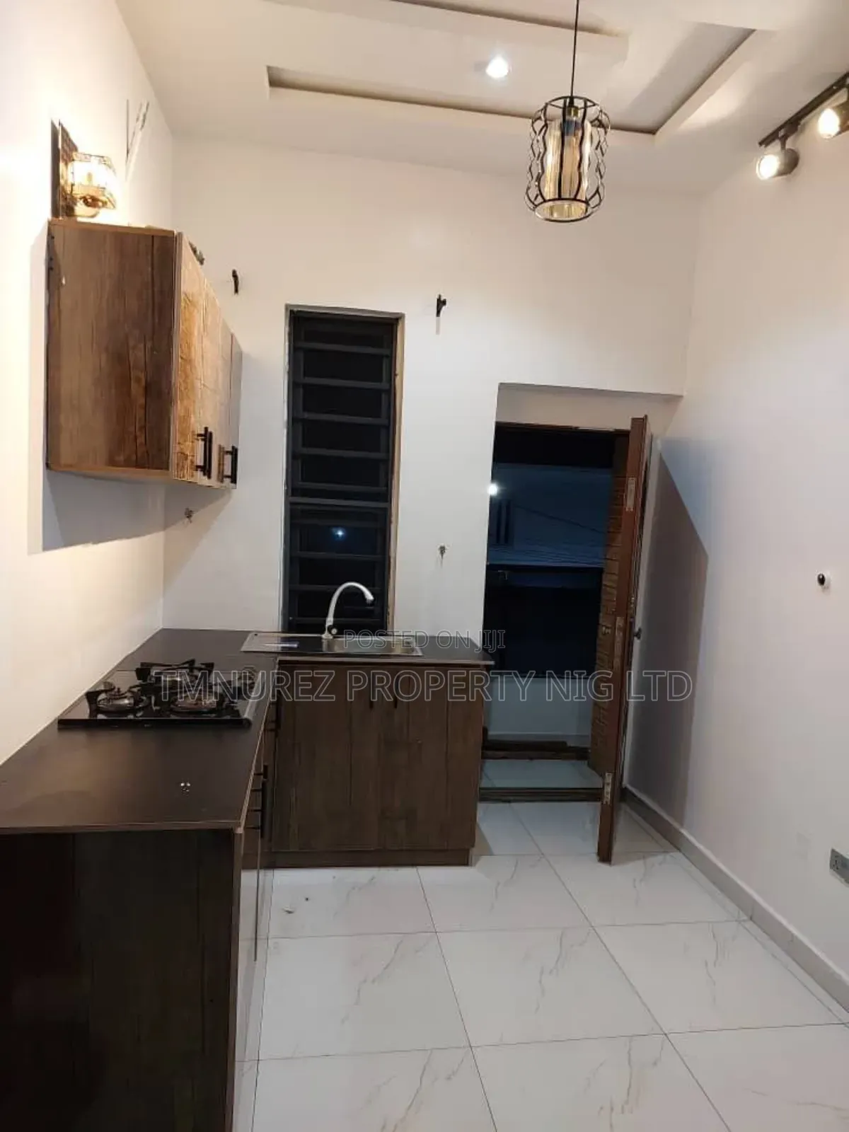 Furnished Studio Apartment in Orchil Road, Chevron for rent
