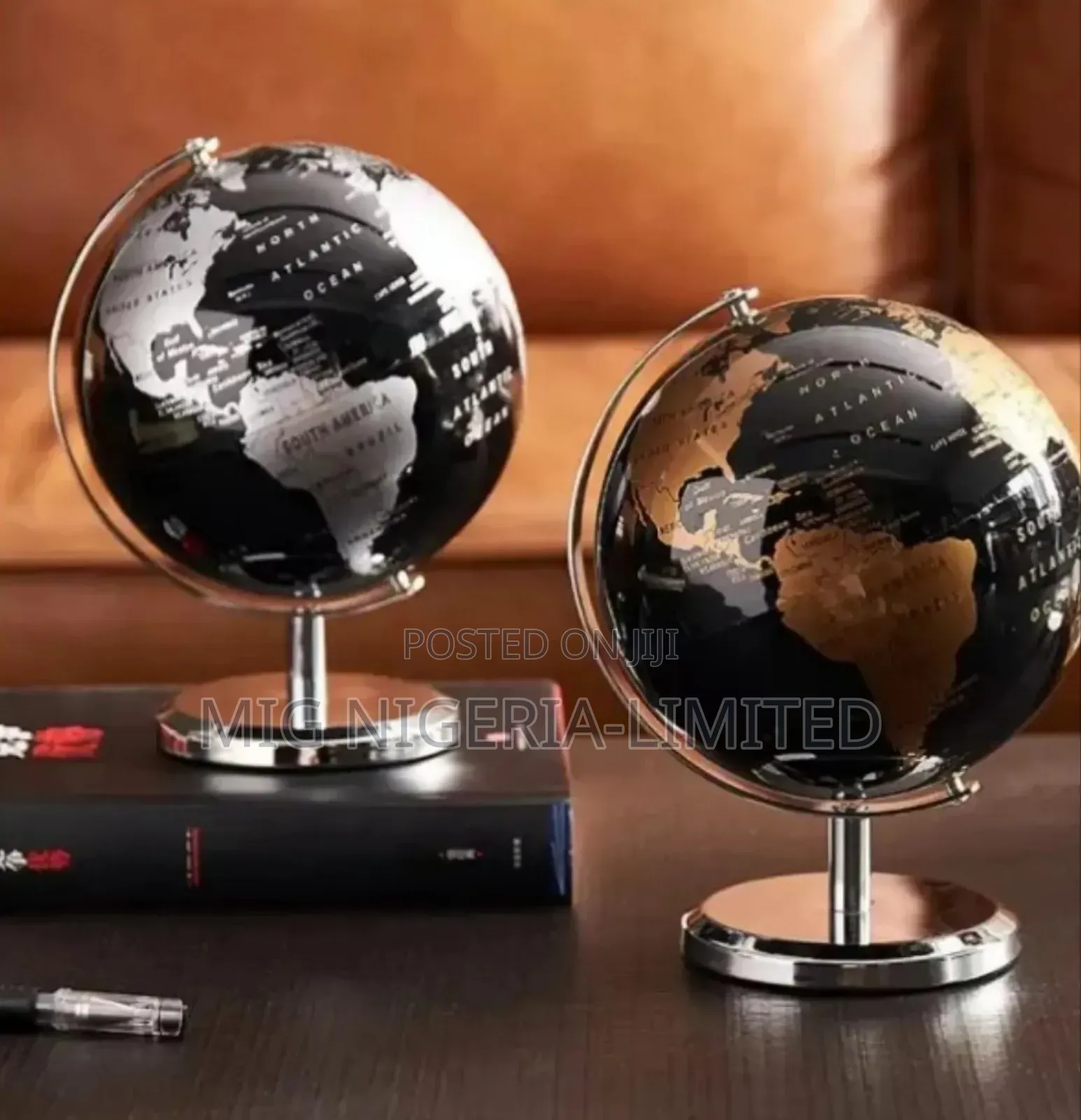 World Globe Black - Stainless Steel Arc and Base Table Top and Shelves