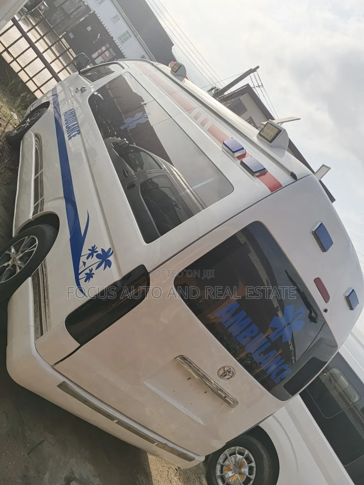 Toyota HiAce 2014 White