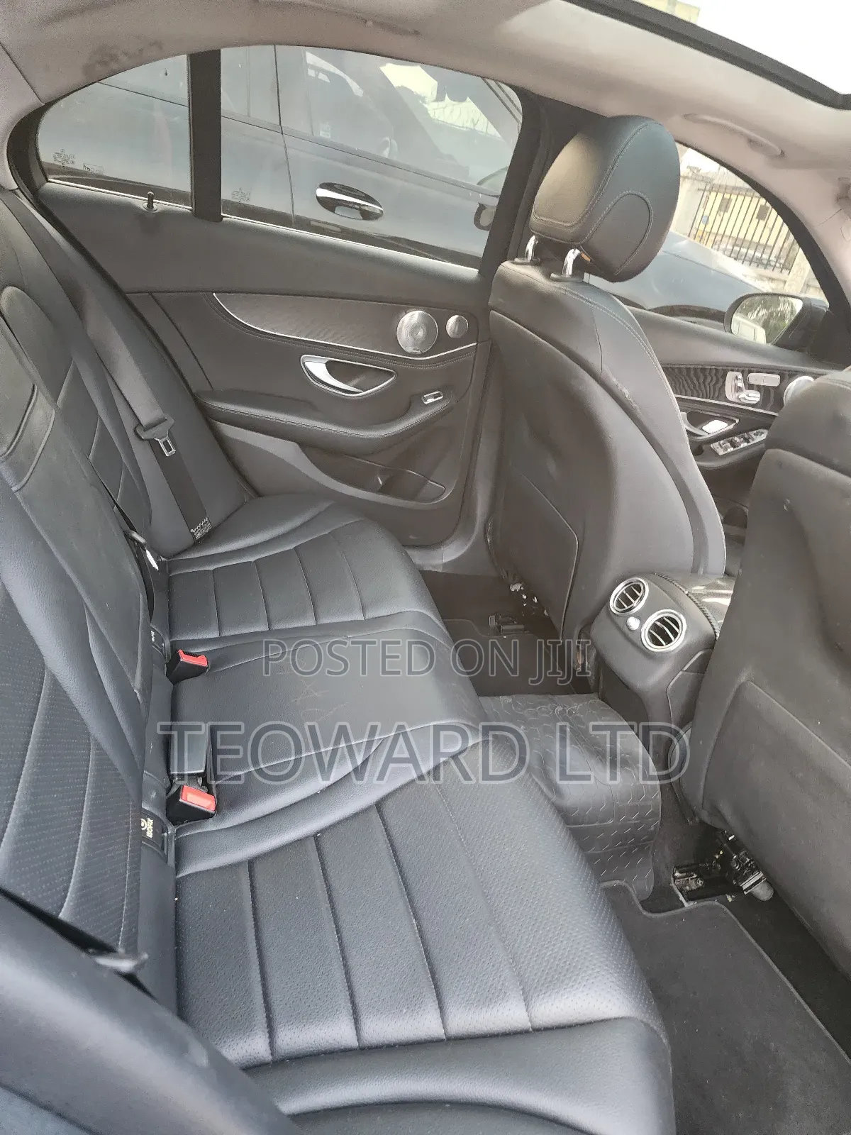 Mercedes-Benz C300 Base AWD 4Matic Sedan (2.0L 4cyl 7A) 2015 Gray