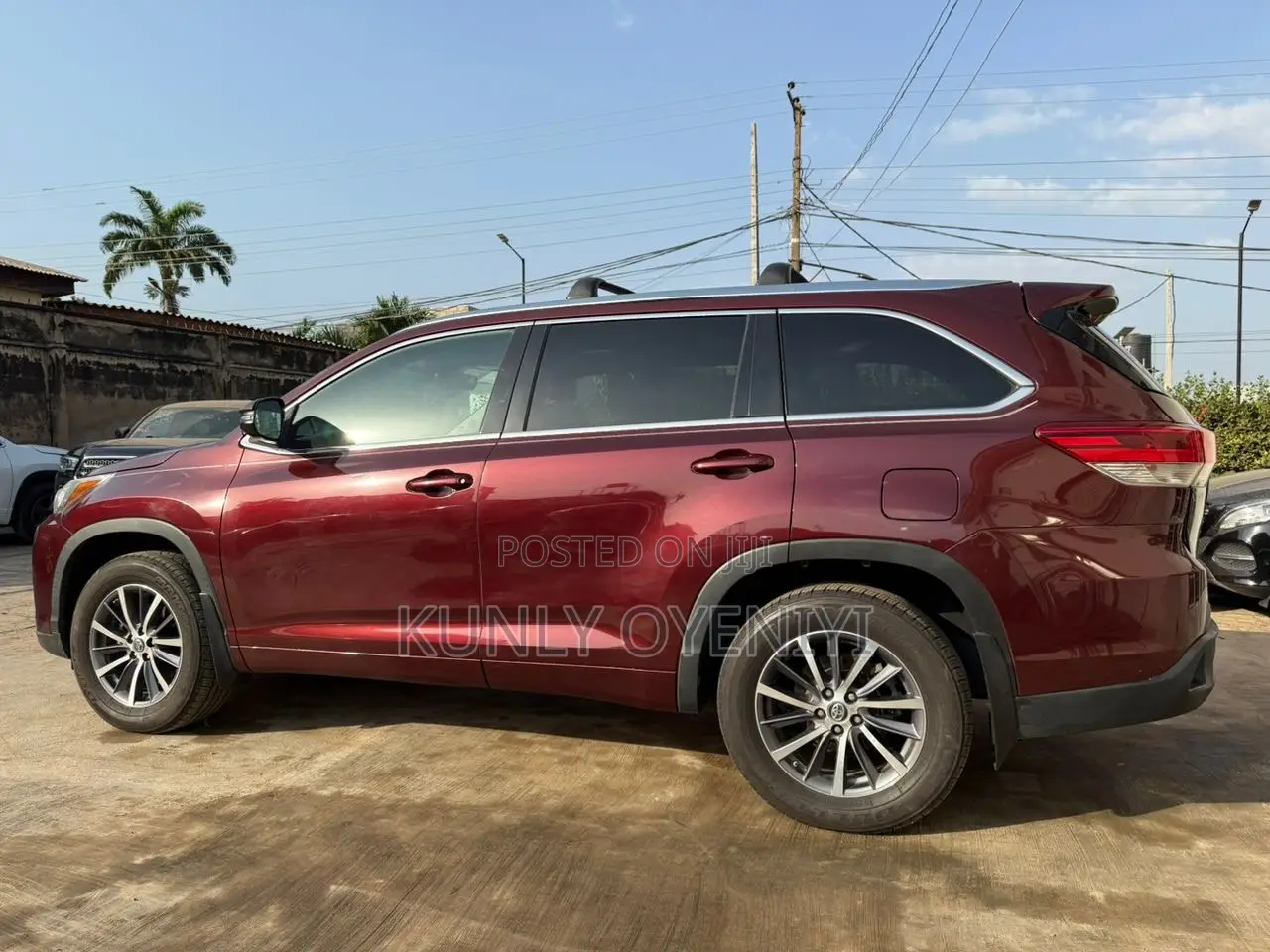 Toyota Highlander XLE 4x2 V6 (3.5L 6cyl 8A) 2017 Burgundy