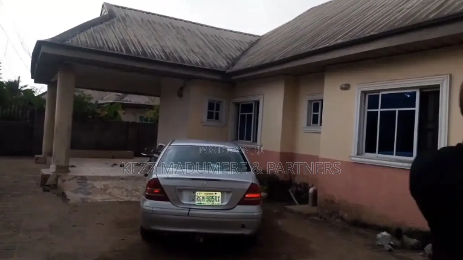 3bdrm Bungalow in Heartland Estate Off for sale