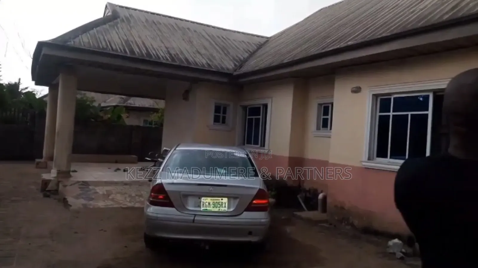 3bdrm Bungalow in Heartland Estate Off for sale