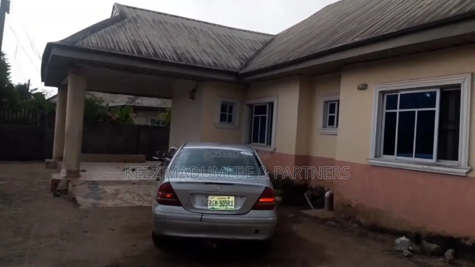 3bdrm Bungalow in Heartland Estate Off for sale