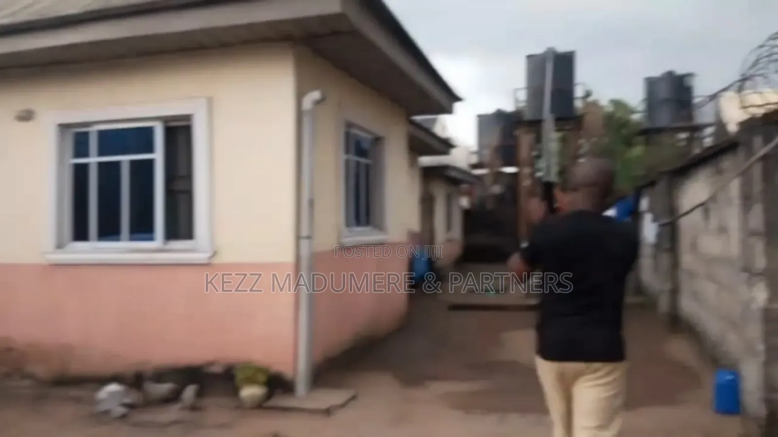 3bdrm Bungalow in Heartland Estate Off for sale