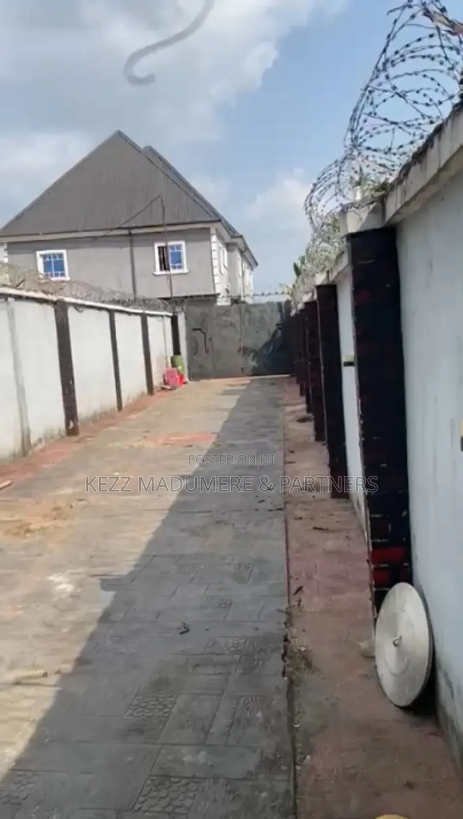 3bdrm Bungalow in At Kings Estate for sale