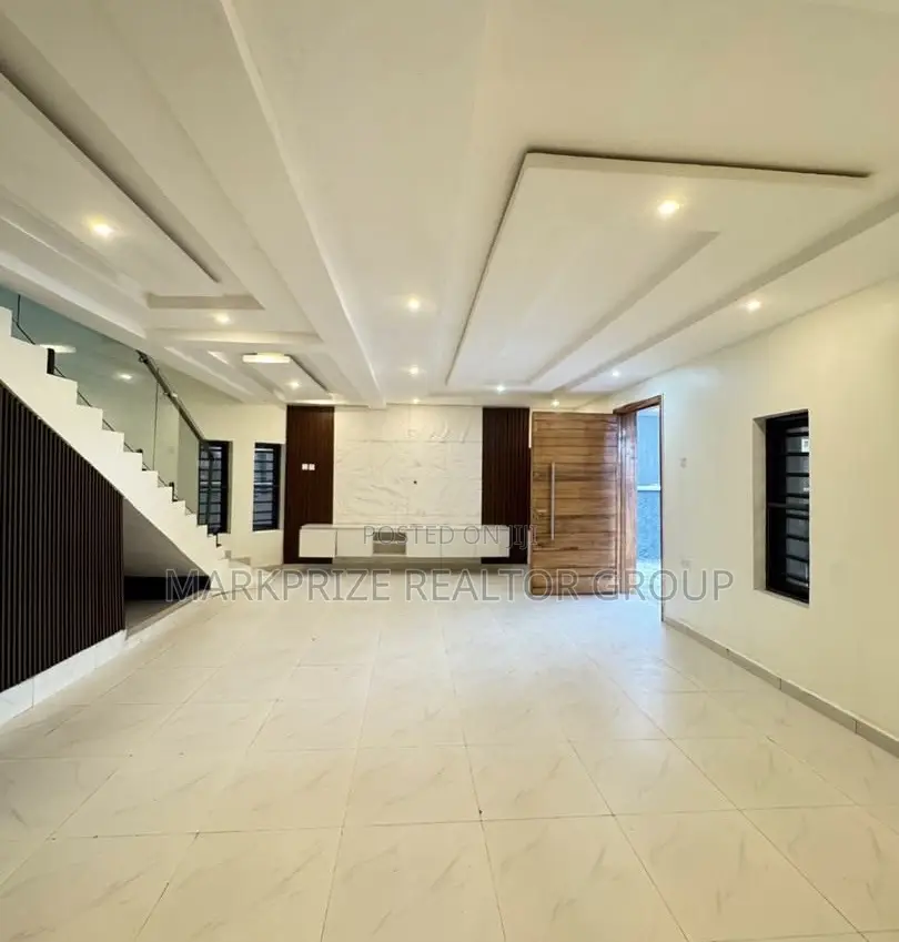 4bdrm Duplex in Surulere Lagos for sale