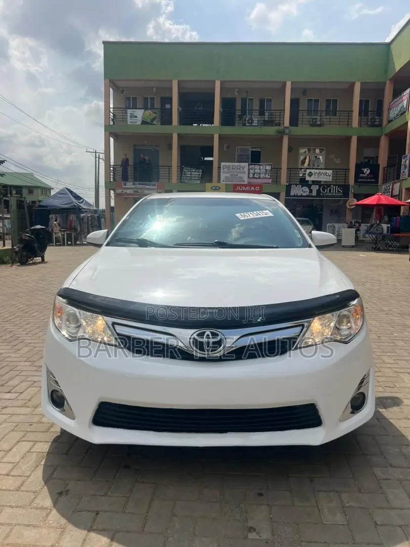 Toyota Camry LE 4dr Sedan (2.5L 4cyl 6A) 2013 White