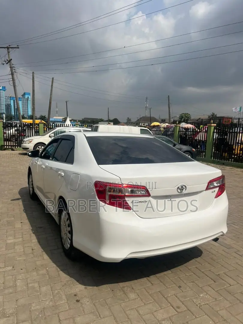 Toyota Camry LE 4dr Sedan (2.5L 4cyl 6A) 2013 White